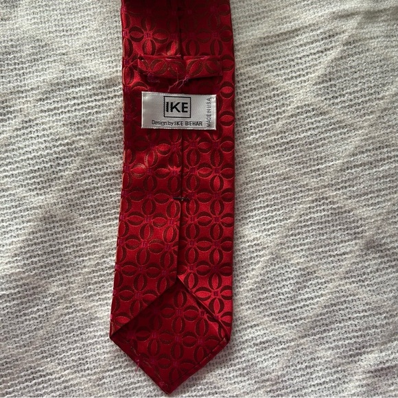 NWT IKE Behar 100% Silk Tie Red Made in the U.S.A. Special Occasion Business - Picture 3 of 5